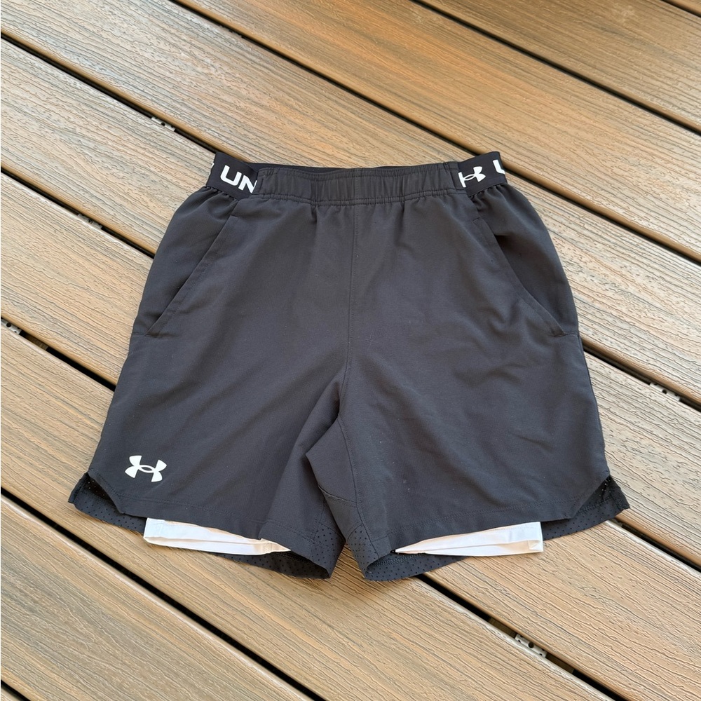 Under Armour Men's Black Lined Athletic Shorts